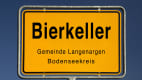 Gelbes Ortsschild von Bierkeller