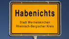 Gelbes Ortsschild von Habenichts
