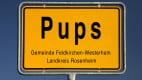 Gelbes Ortsschild von Pups