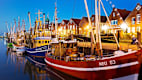 Fischereihafen am Abend in Neuharlingersiel