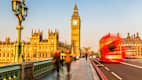 Blick auf Big Ben in London mit einem roten Doppeldecker Bus