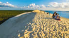 Menschen auf der Dune du Pilat an der französischen Atlantikküste