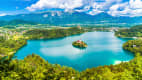 Blick auf den Bleder See und die Karawanken in Gorenjska in Slowenien