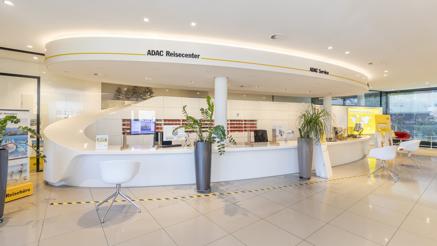 Innenansicht ADAC Geschäftsstelle & Reisebüro Lüneburg