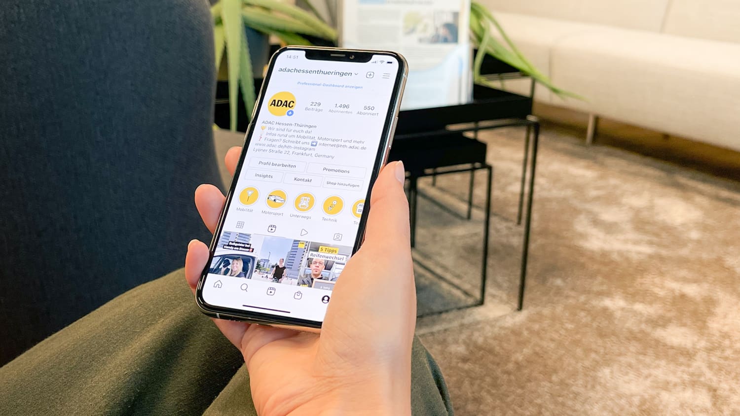 Smartphone mit Instagram ADAC Hessen-Thüringen
