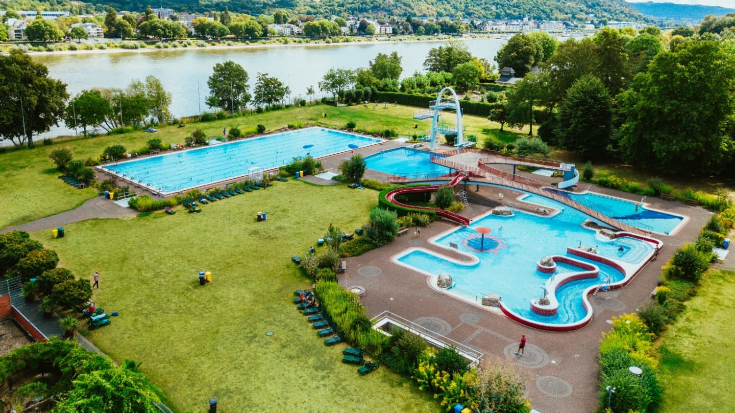 Abkühlung gefällig? Das Panoramabad in Bonn Rüngsdorf lädt zum Entspannen und Verweilen ein.