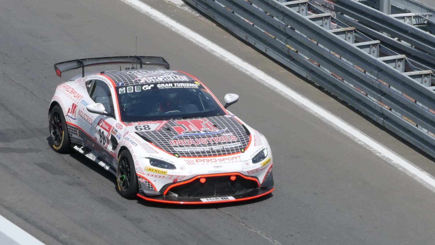 Wer macht was im Bereich Motorsport? Hier finden Sie den richtigen Ansprechpartner für Ihre Anfragen.