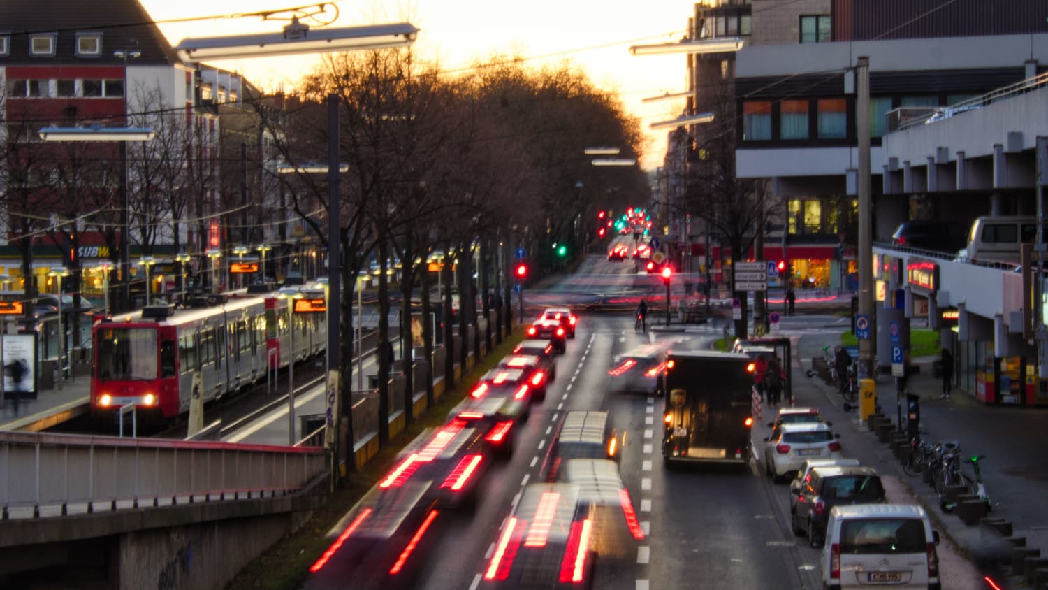 Verkehr auf der Luxemburger Straße in Köln
