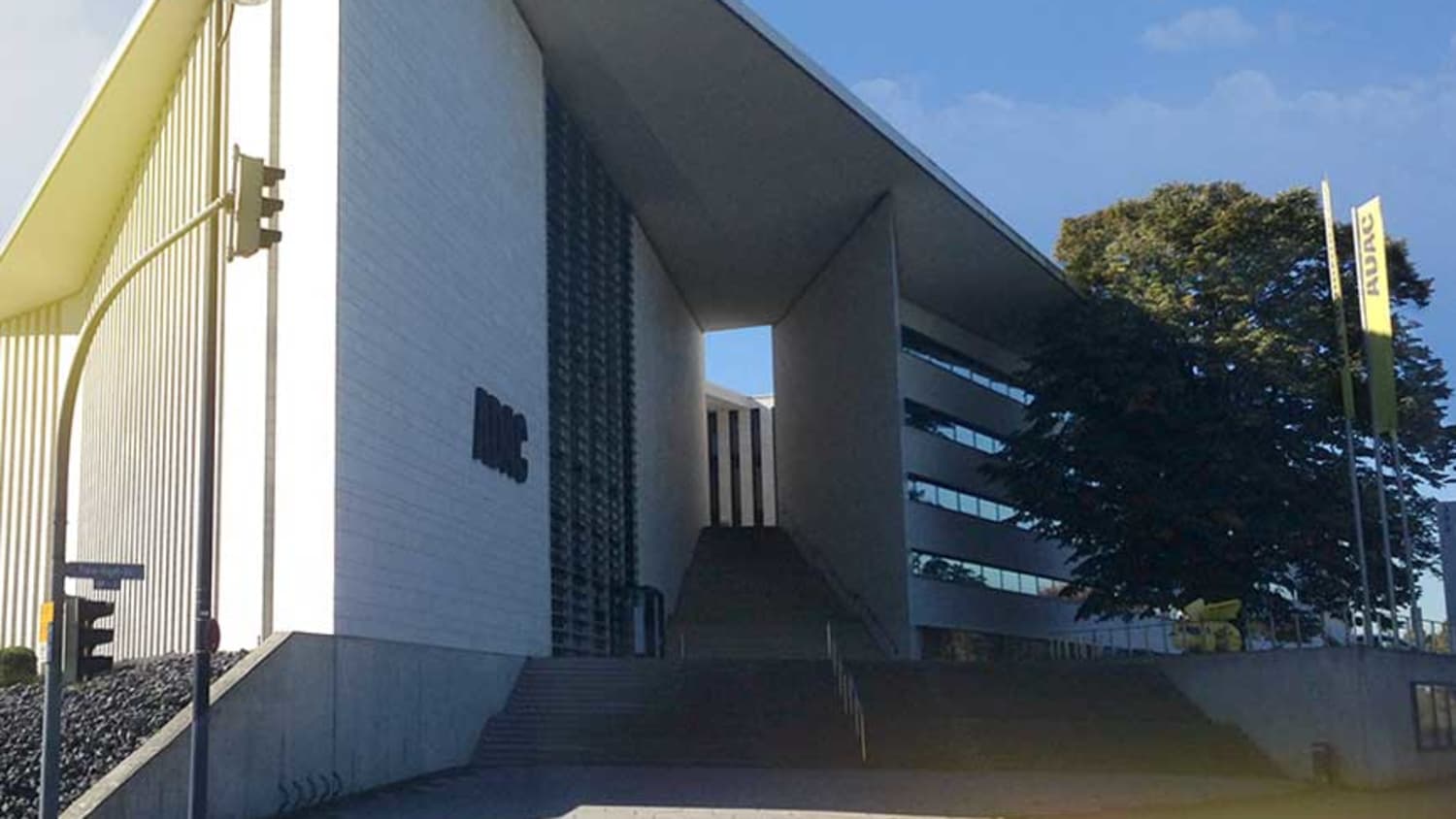 ADAC Geschäftsstelle, Reisebüro und Prüfzentrum Dortmund