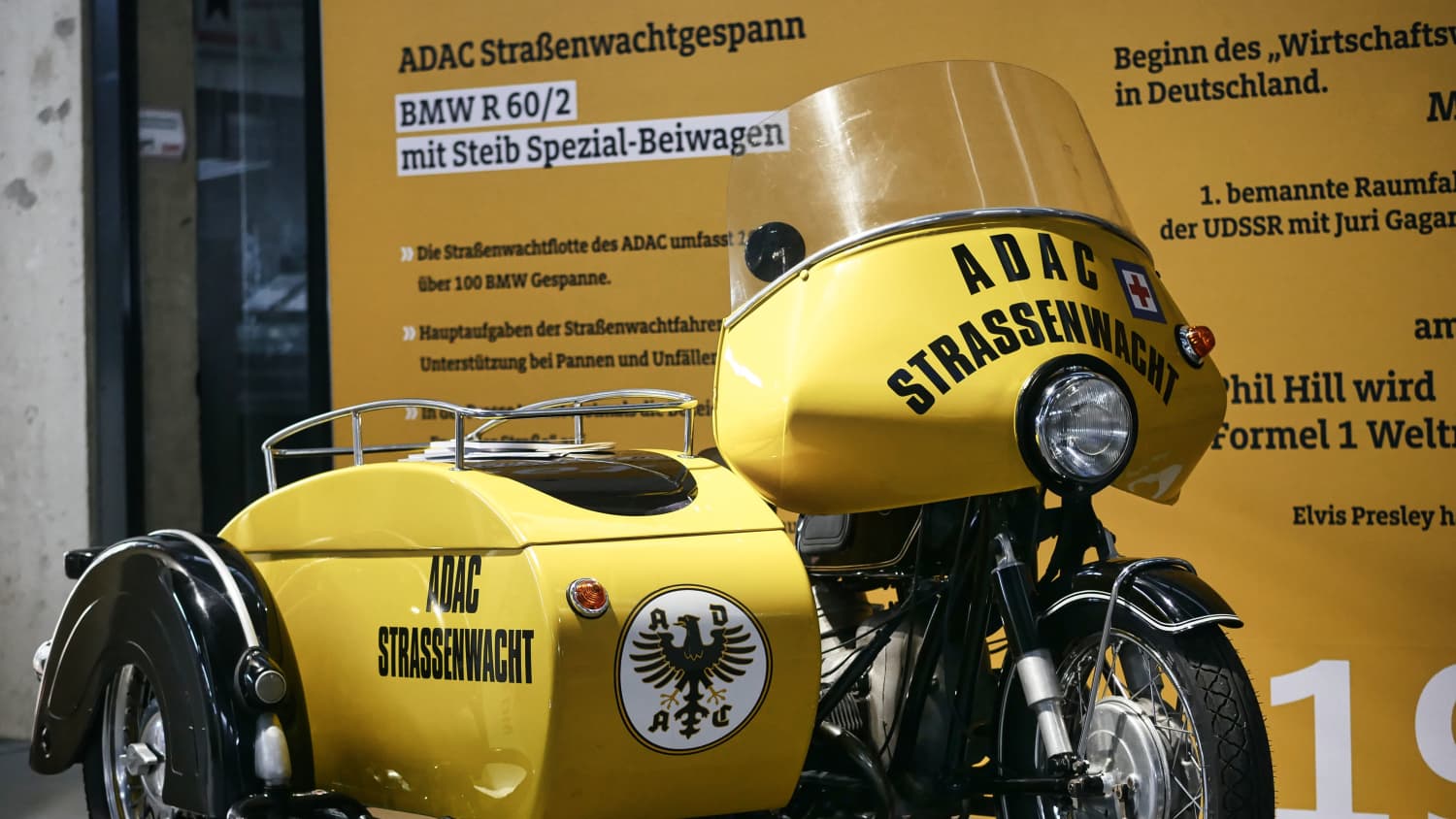 ADAC Straßenwachtgespann BME R 60/2 mit Steib-Spezialbeiwagen in der Motorworld Köln