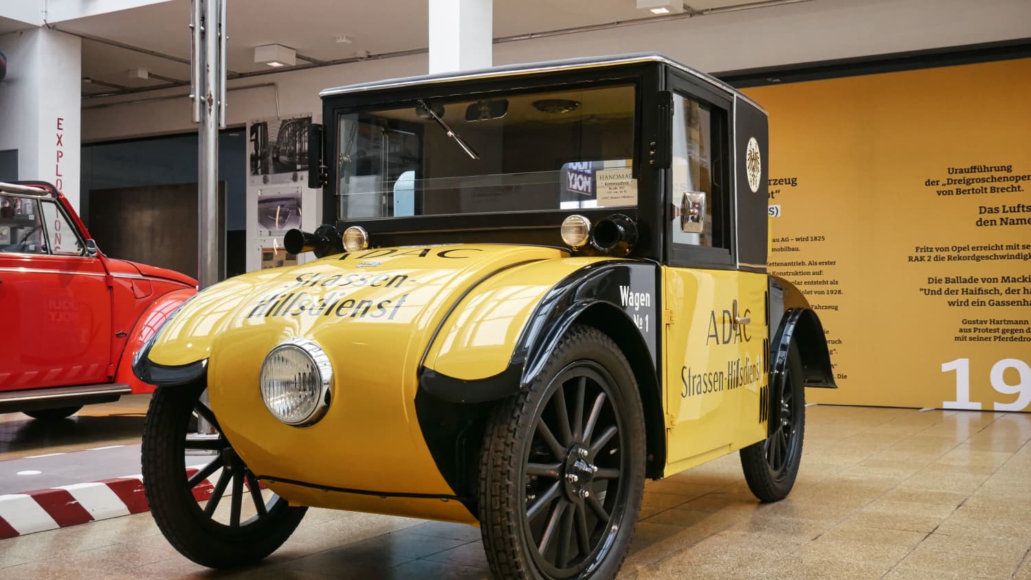 Hanomag Typ P "Komissbrot" in der Motorworld Köln