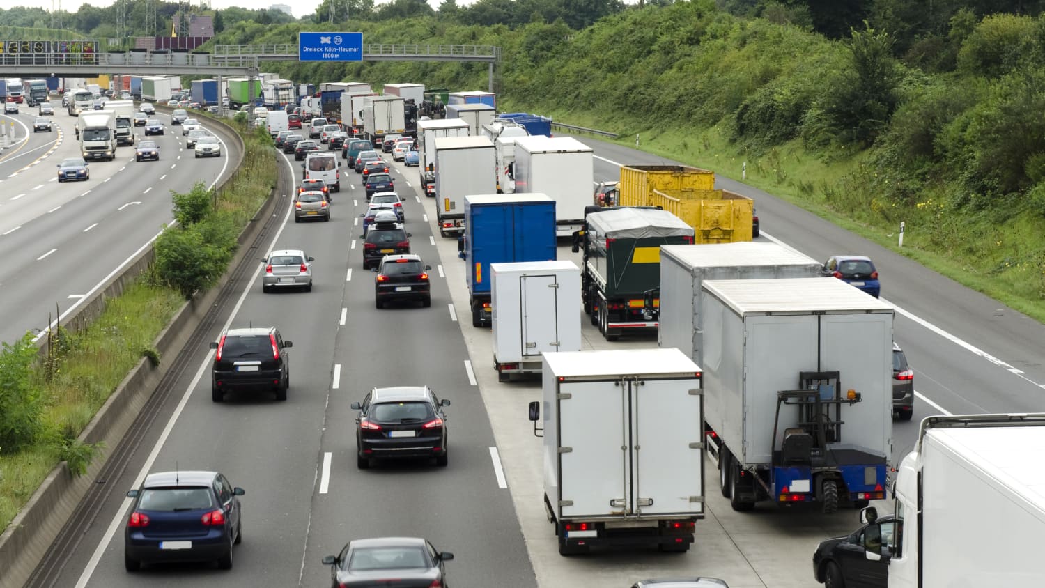 Stau in NRW: 2021 gab es wieder mehr Staus als 2020.