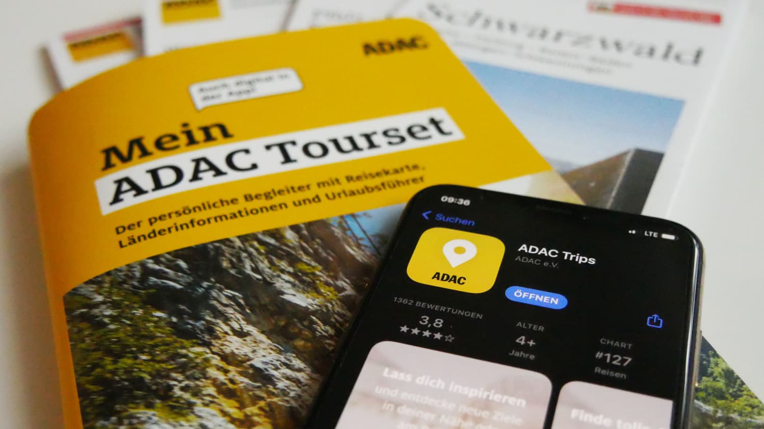 kartenmaterial liegt im adac tourset und smartphone mit trips app im appstore