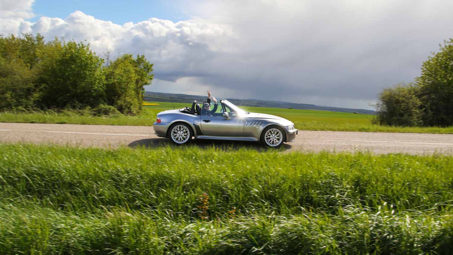 ADAC Youngtimer Tour Saarland Cabrio Sonne Ausfahrt Menschen winken