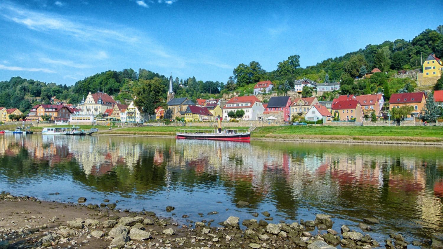 Die Elbe in Stadt Wehlen