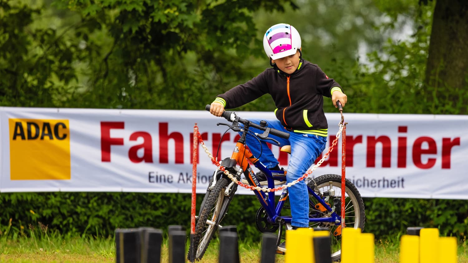 ADAC Jugendfahrradturnier für 8 bis 15jährige Kinder und Jugendliche