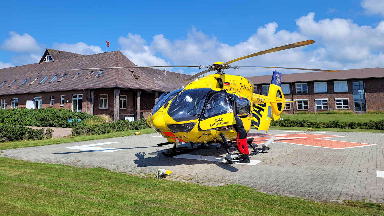 Seit 1. Juli in Hohenlockstedt: Der Hubschrauber Christopher 67