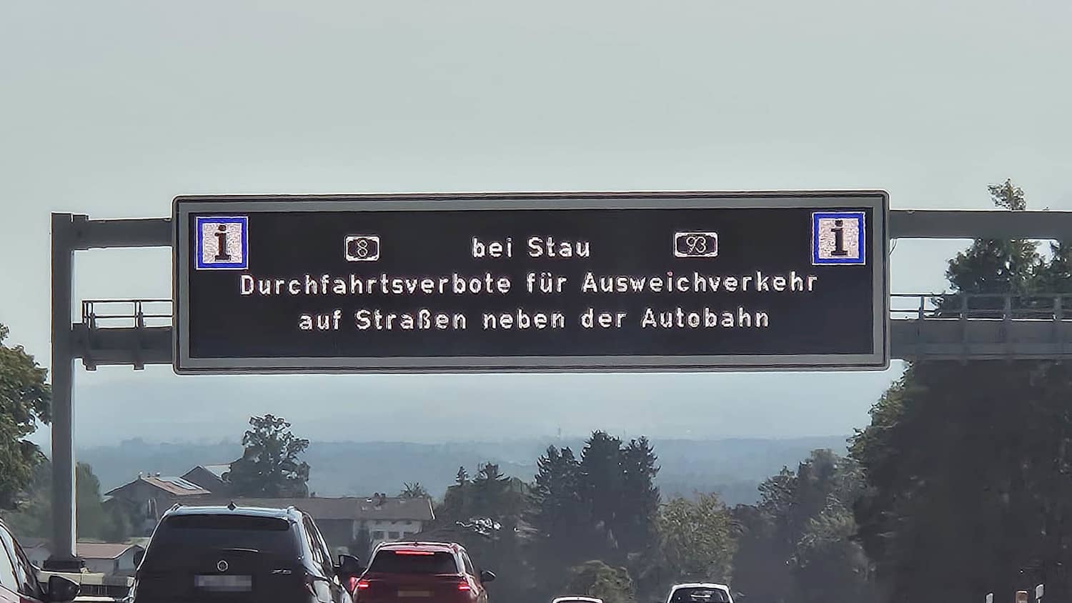 Durchfahrtsverbote für Ausweichverkehr bei Stau auf der A8 und A93