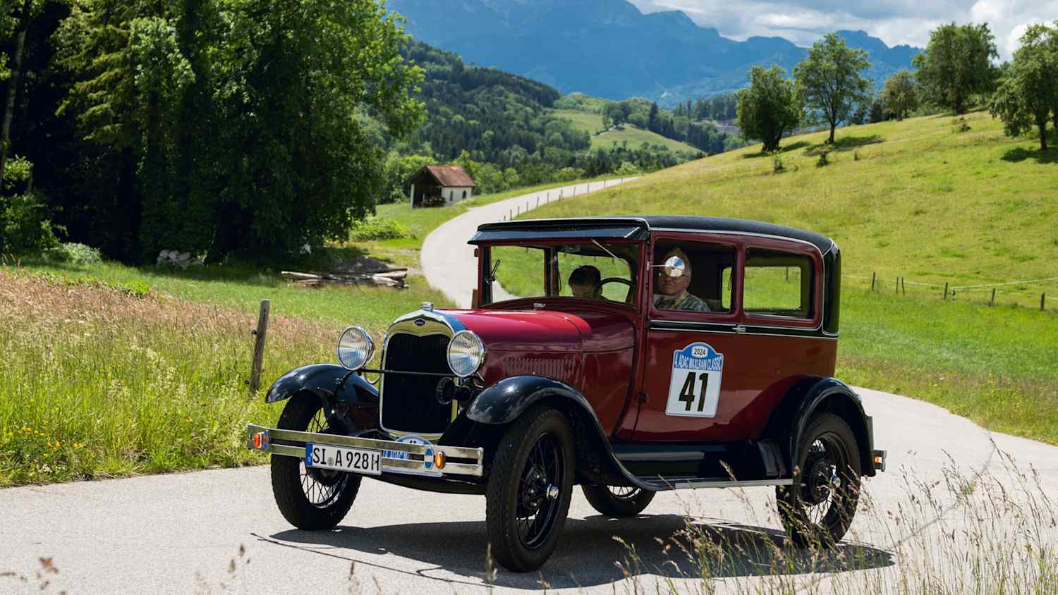 Oldtimer aus vielen unterschiedlichen Epochen können an der ADAC Maxlrain Classic teilnehmen.