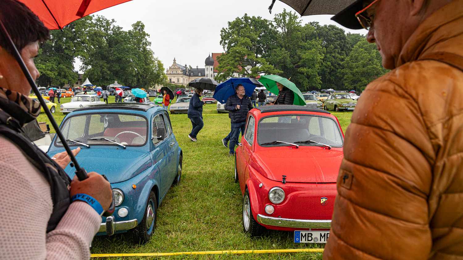 Nostalgie trifft auf Leidenschaft: Beim 26. ADAC Maxlrainer Oldie Feeling gab es trotz schlechten Wetters rund 500 Oldtimer zu bestaunen.