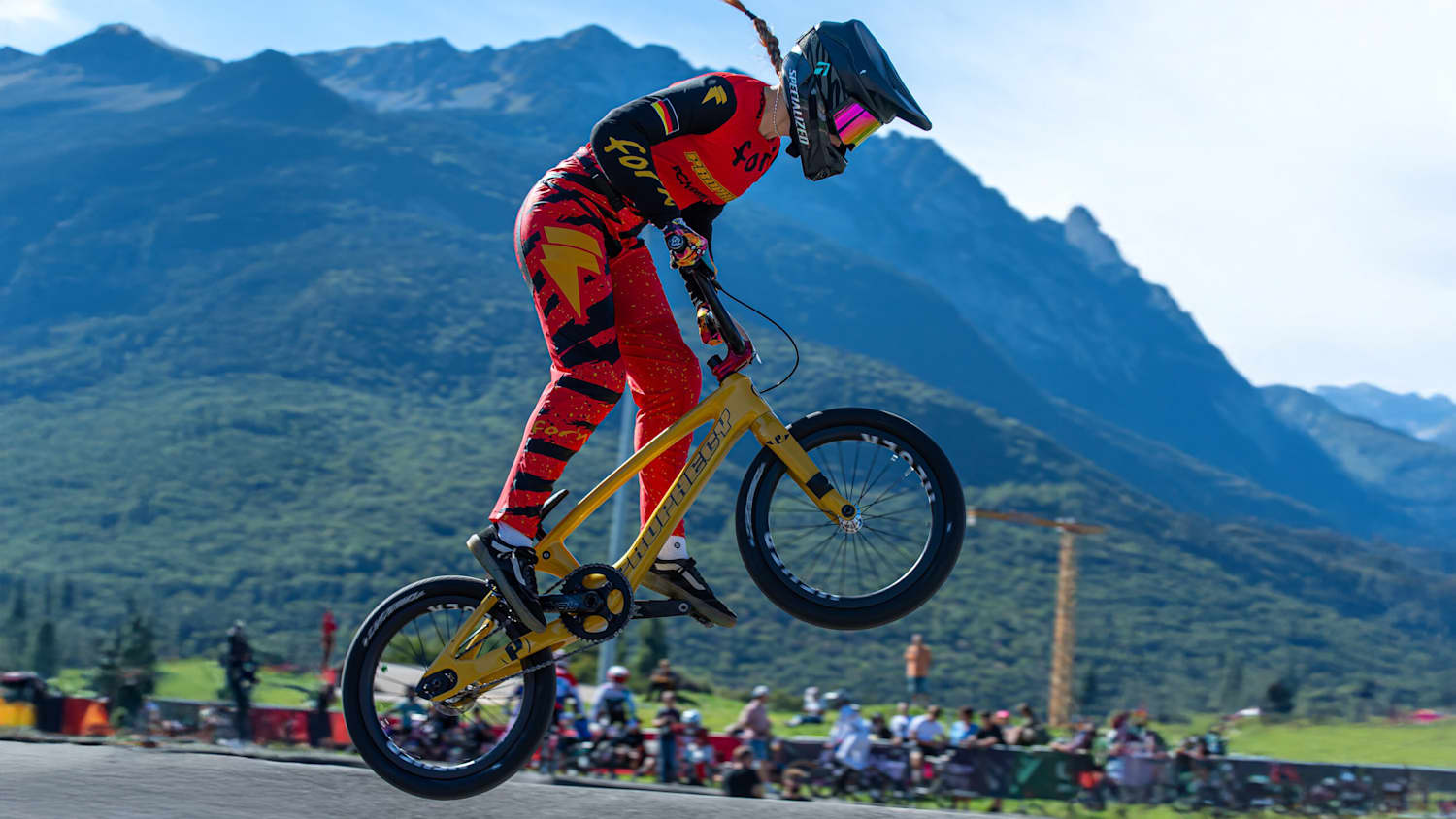 Alina Beck fährt mit Konzentration, Geschwindigkeit und Präzision zu BMX-Erfolgen.