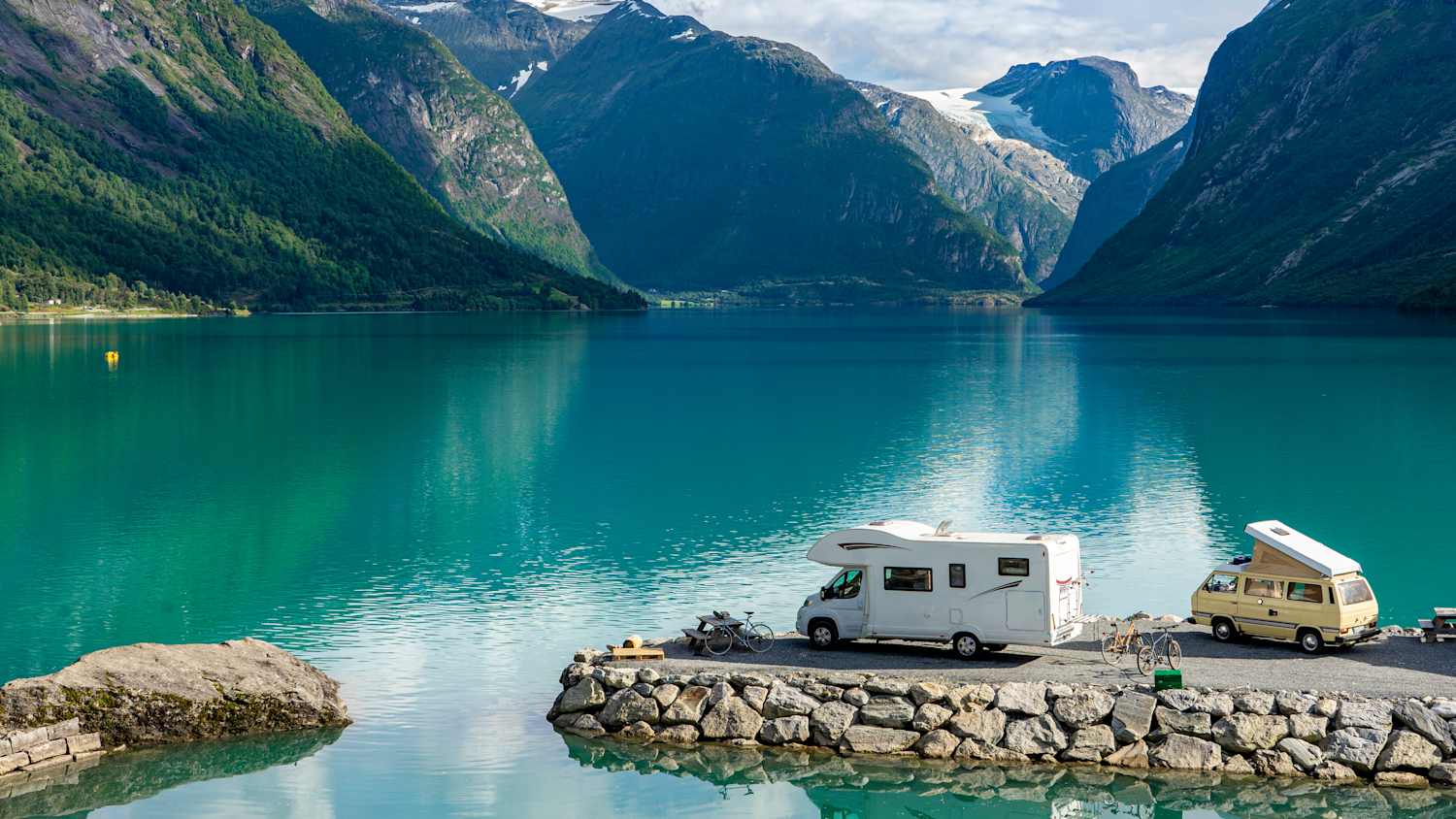 Campen wird immer individueller. Doch bei diesem atemberaubenden Ausblick schlagen alle Camperherzen höher.