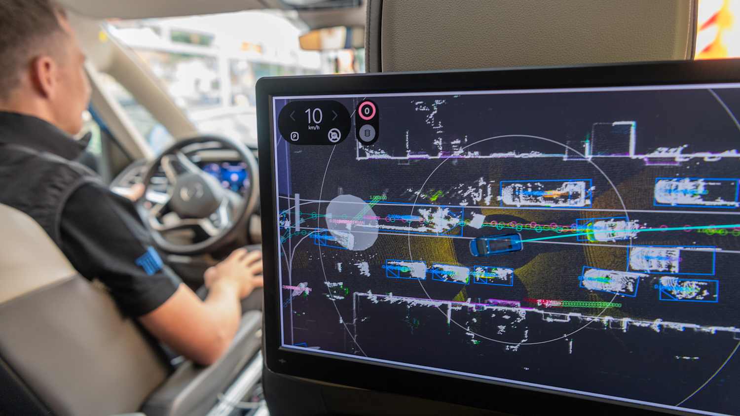 KI und modernste Computertechnik lotsen sicher durch den Straßenverkehr