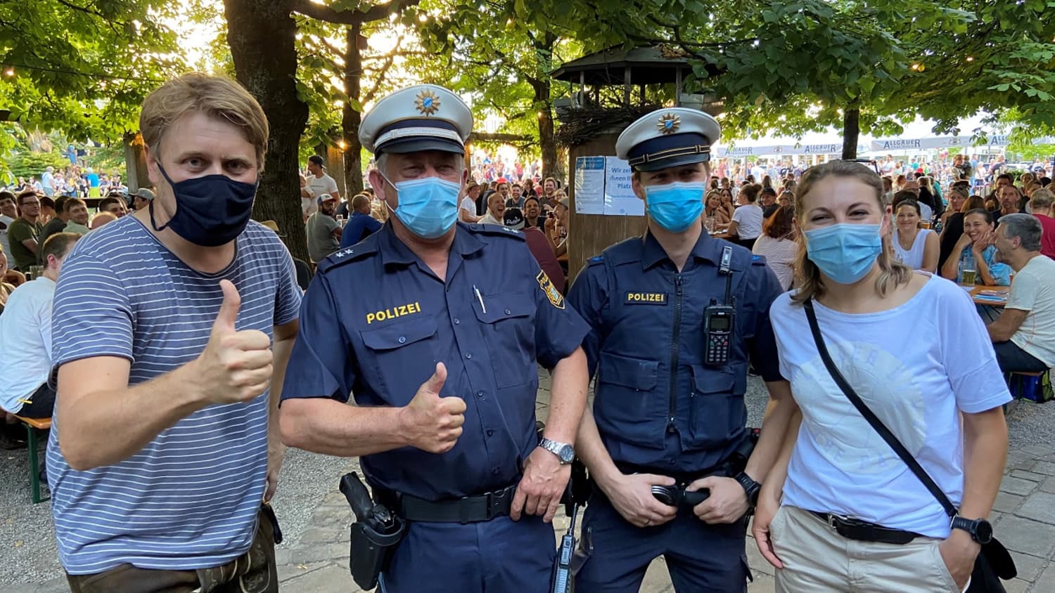Sänger Stefan Dettl mit Polizei