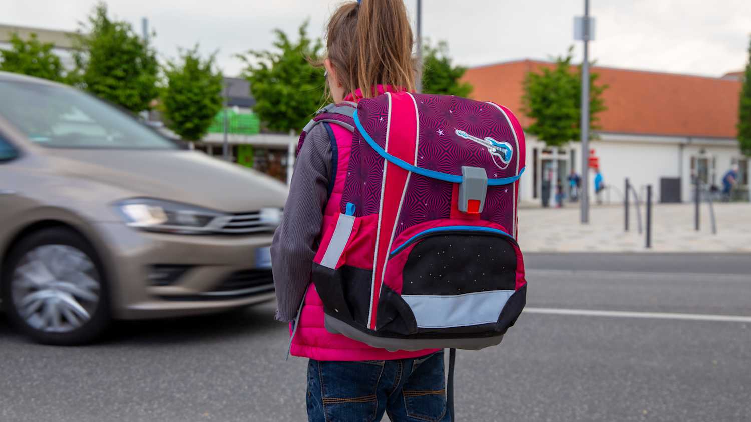 Kinder nehmen ihre Umwelt und damit auch das Verkehrsgeschehen anders wahr als Erwachsene. Darum sind im Straßenverkehr besonders gefährdet.