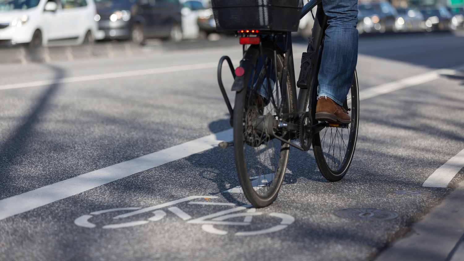 Durchgezogener Fahrradstreifen
