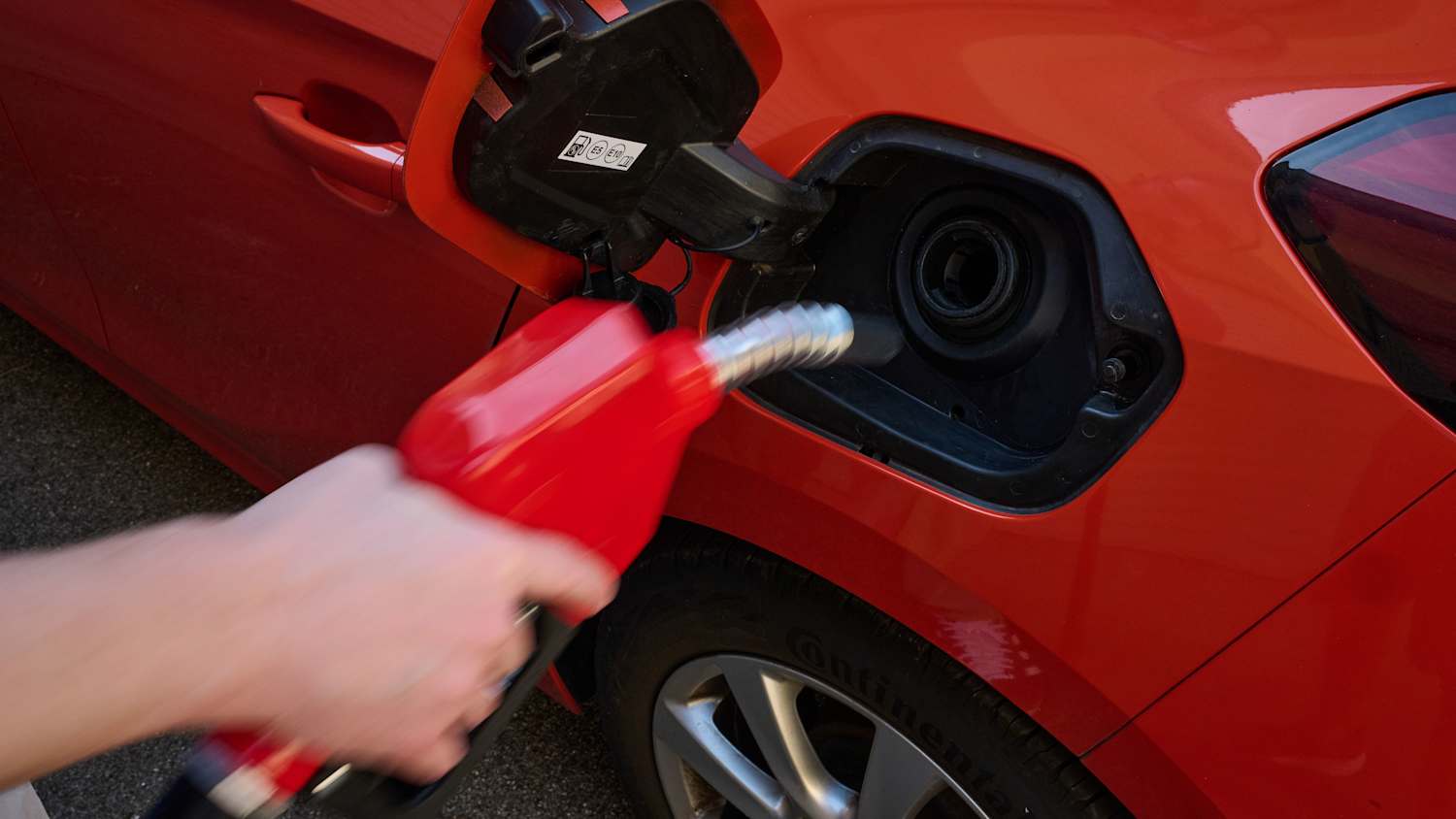 Tanken an der Autobahn