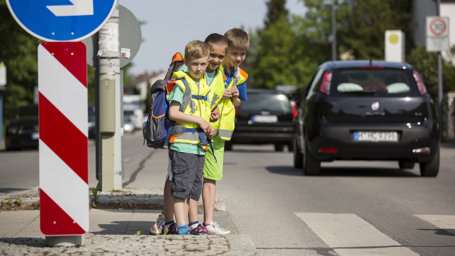Kinder, Auto, Schulweg