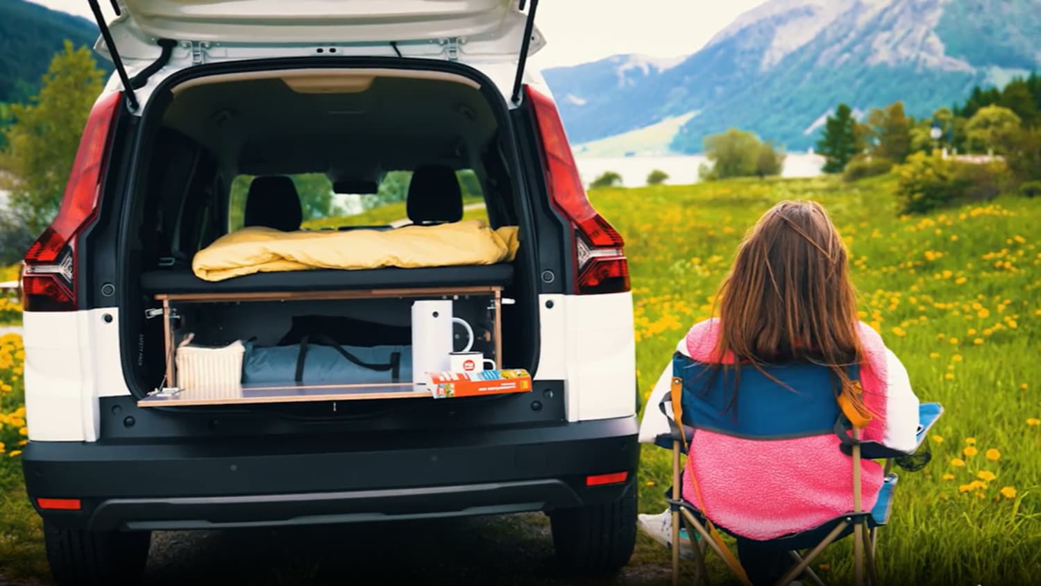 dacia jogger als mini camper im gruenen