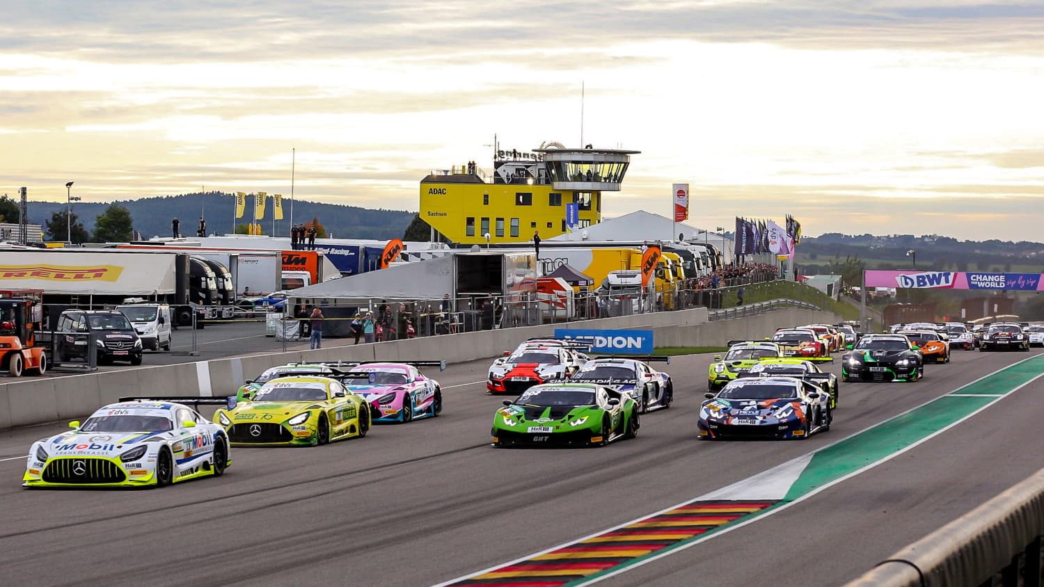 Sportwagen auf dem Sachsenring während der GT Masters