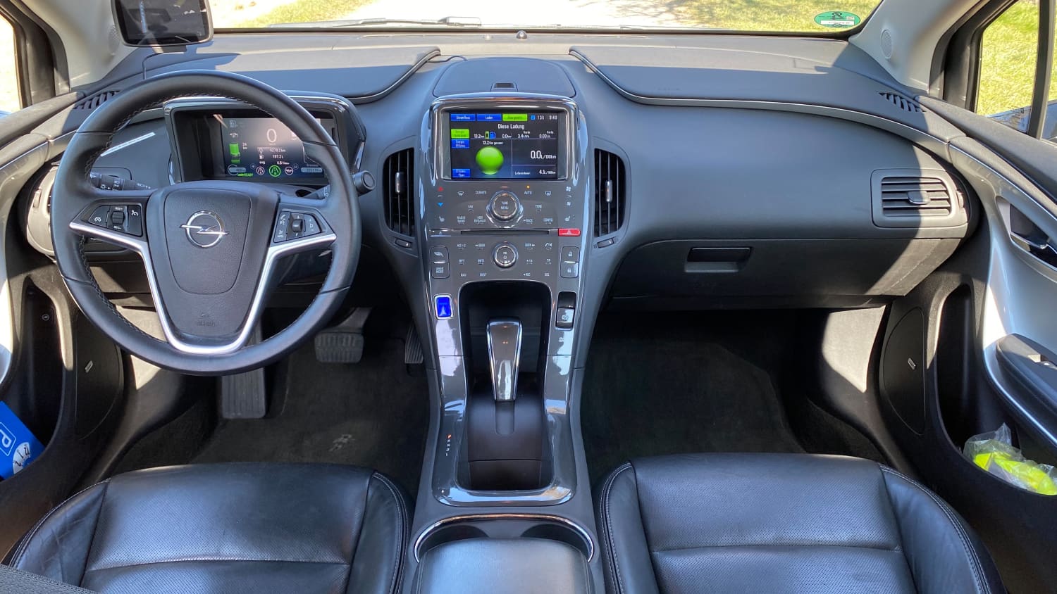 Cockpit des Opel Ampera