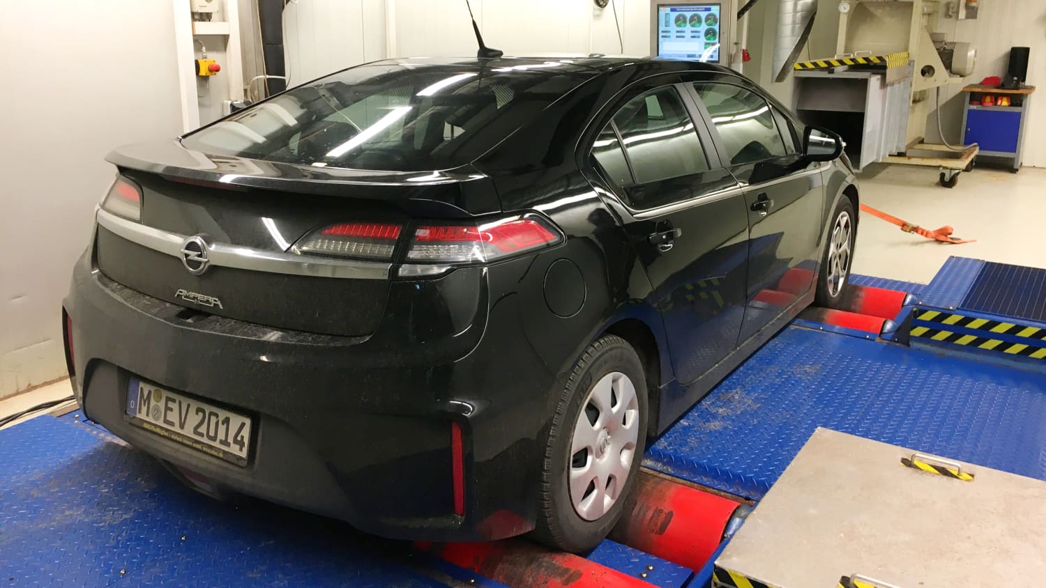 Opel Ampera auf Prüfstand