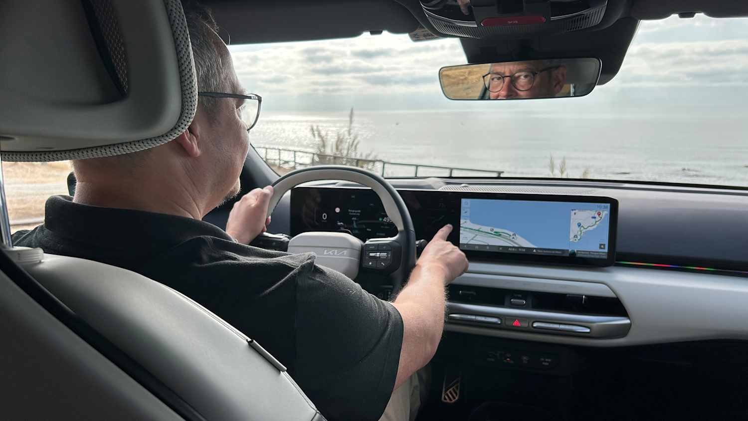 ADAC Redakteuer testet den neuen KIA EV4