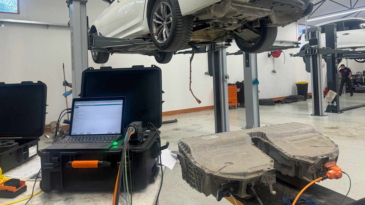 ADAC odhalil, aká je skutočná pravda o plug-in hybridoch. Zistite, ktoré značky najviac klamú pri starnutí batérií a ktoré tvrdili pravdu.