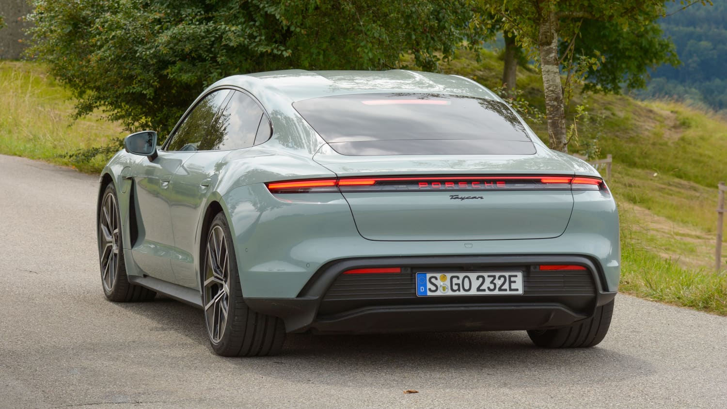 Heckansicht des Porsche Taycan