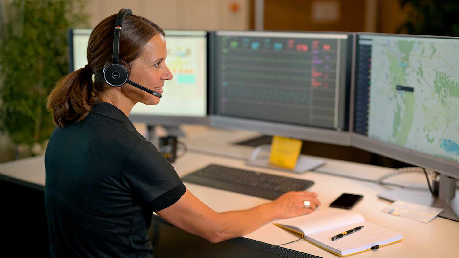 Ein Mitarbeiter an der Service Hotline des ADAC Telenotarzt