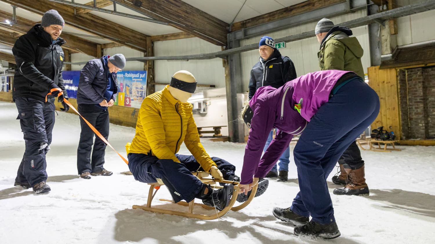 ADAC Schlittencrashtest in der Skihalle in Bottrop