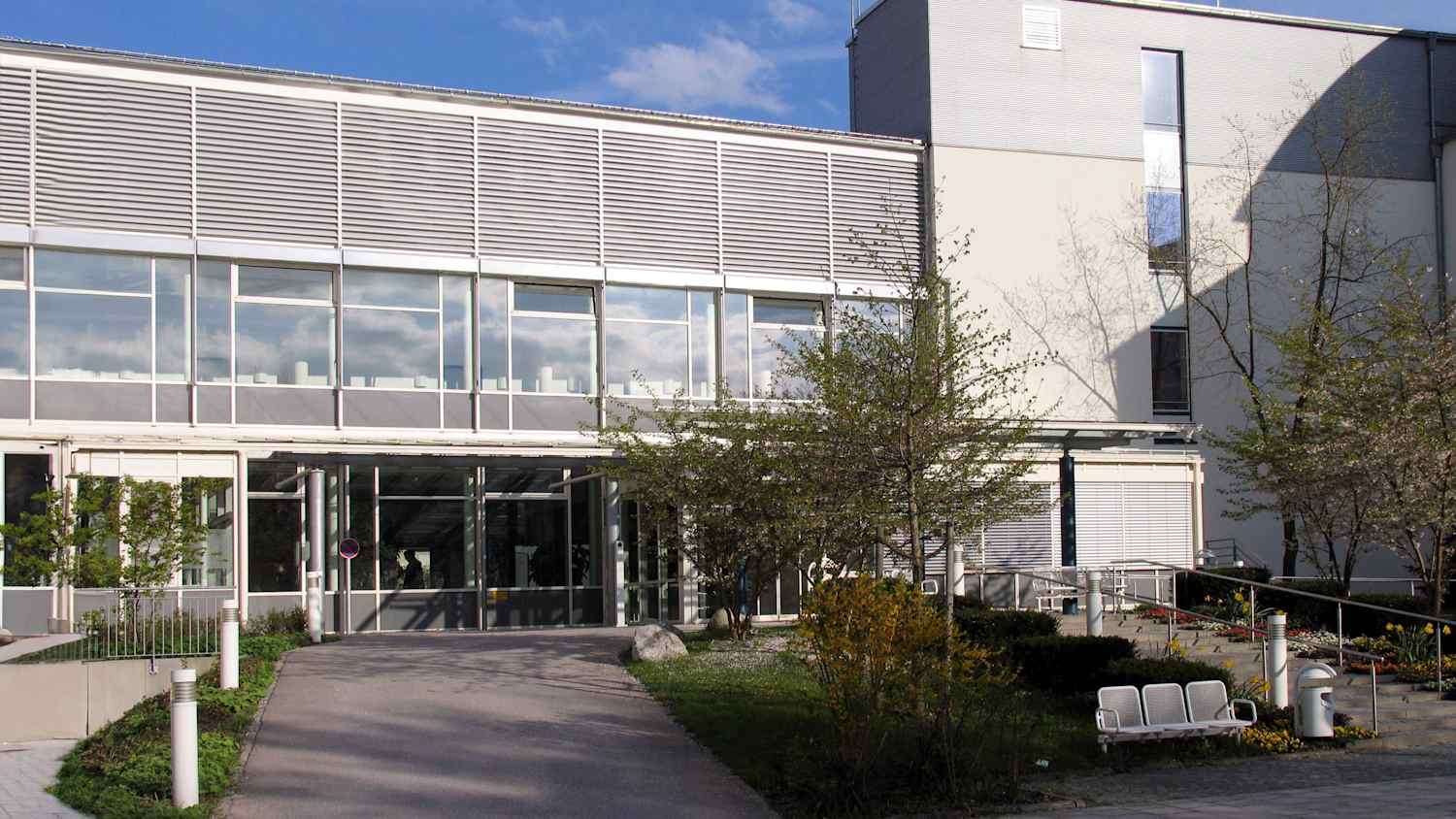 Eingang der Orthopädischen Klinik in München-Harlaching