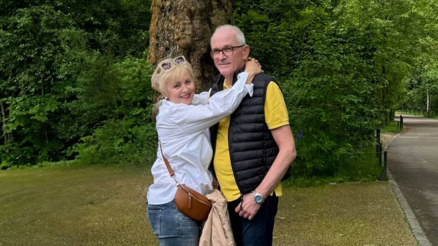 Frau und Herr Albrecht in einem Park