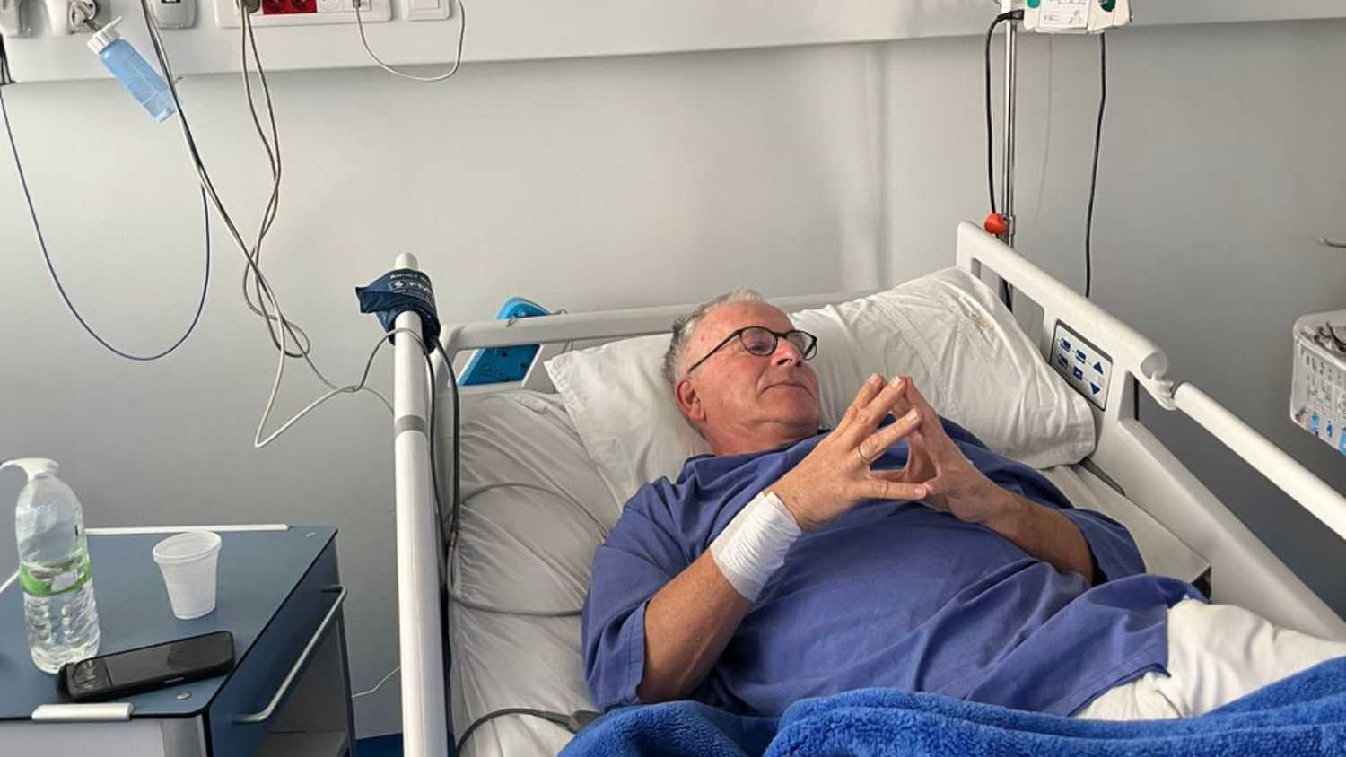 Ein Mann liegt in Marokko im Krankenhaus