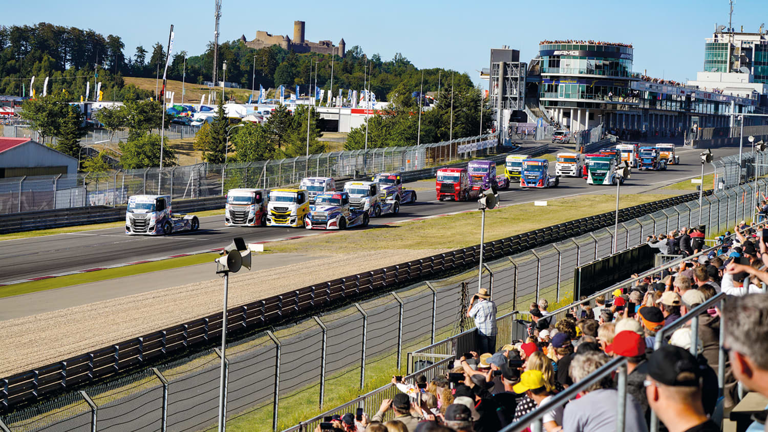 Zuschauertribüne und LKWs beim Truck Grand Prix Rennen am Nürburgring