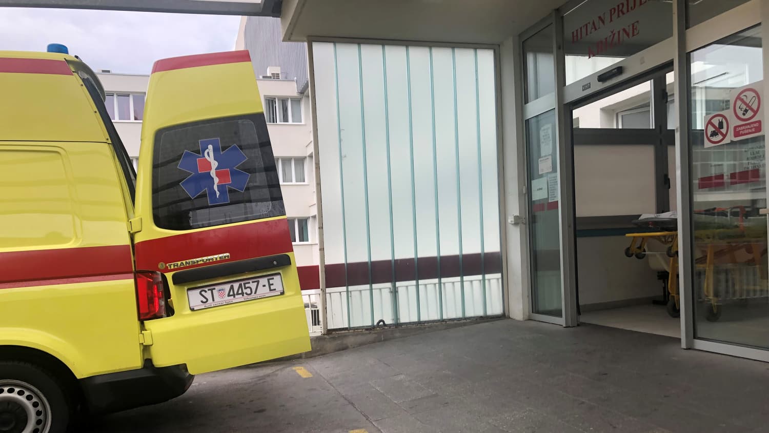 Kroatischer Krankenwagen am Krankenhaus