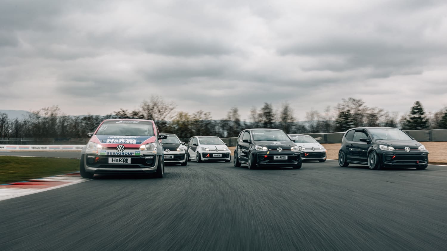 Rennszene aus dem ADAC Tourenwagen Junior Cup
