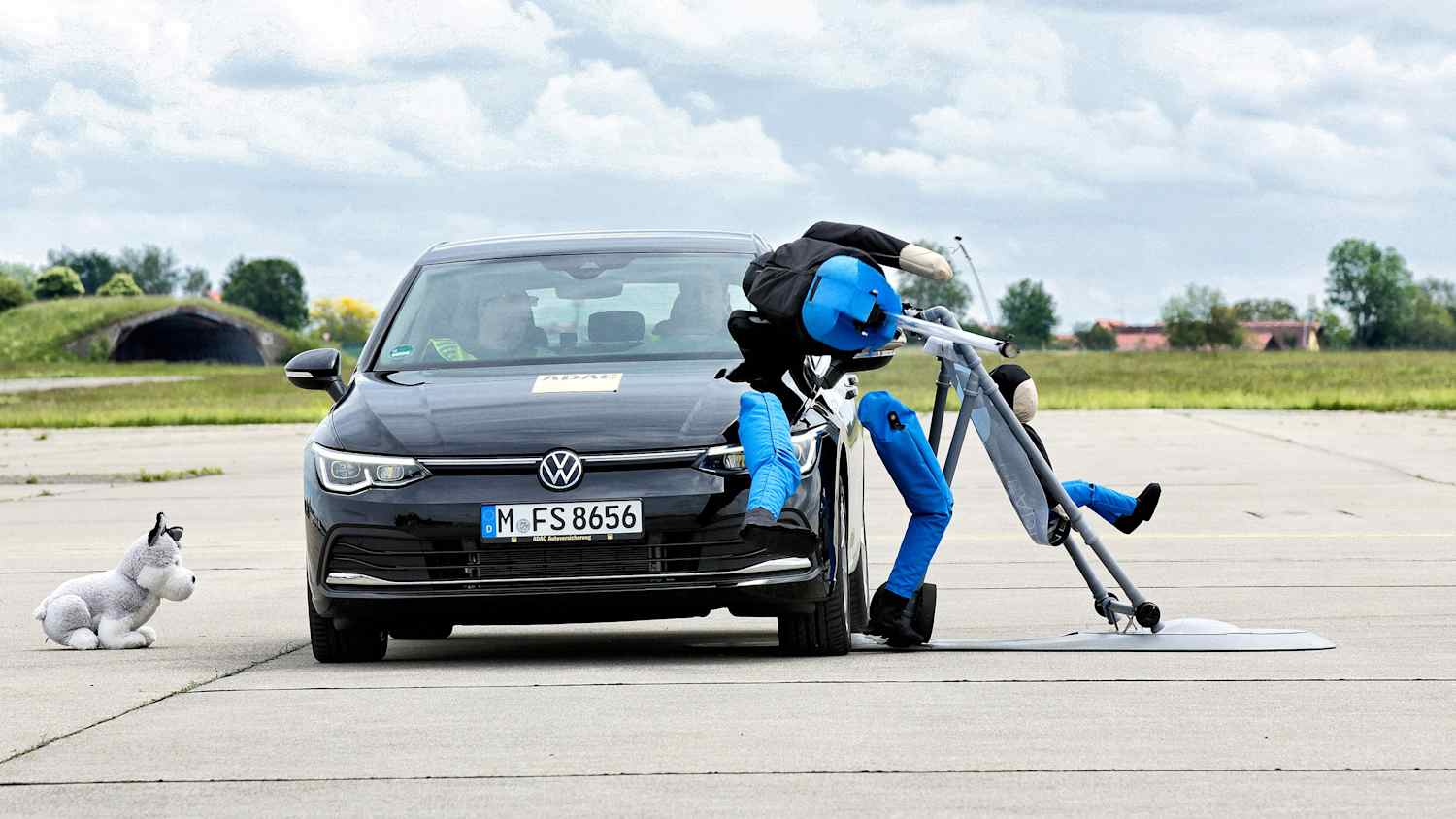 Fahrerassistenzsysteme werden getestet anhand Fußgänger Dummies