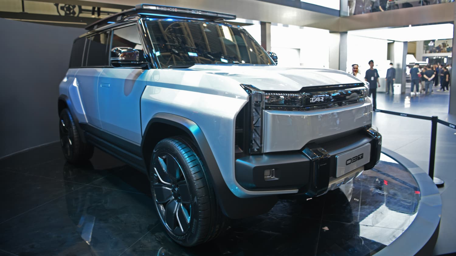 Front und Seitenansicht des Chery iCar 03t auf der Auto China Peking 2024