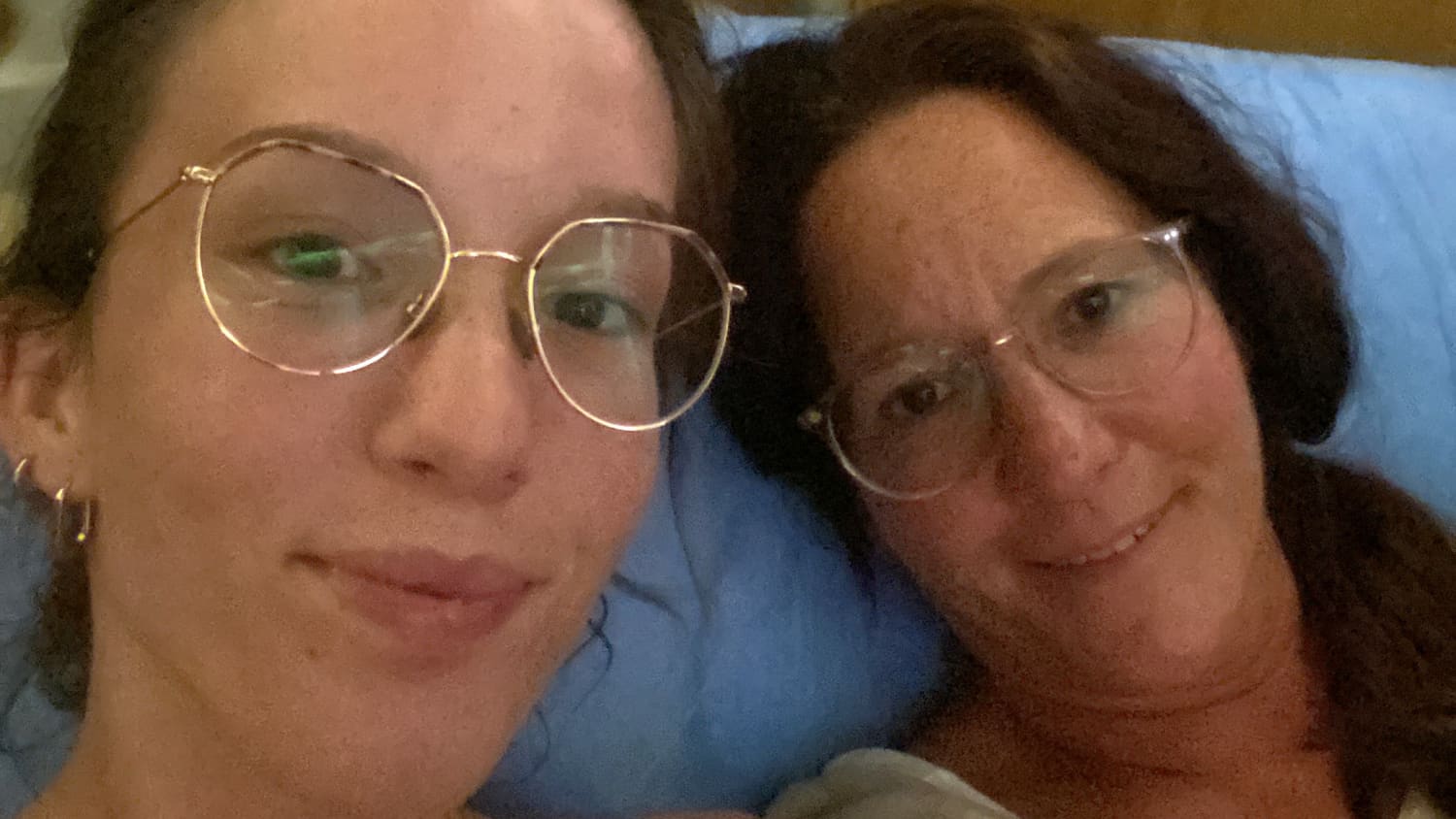 Tochter Jana und Birgit Hofmann im Krankenhaus in Ägypten